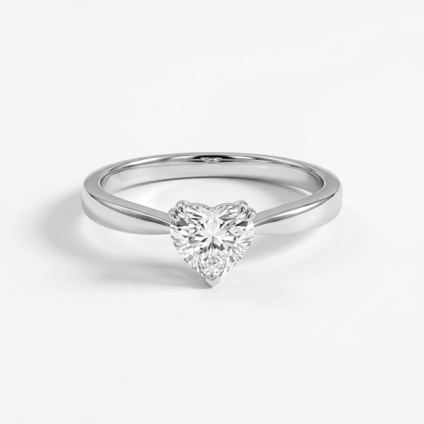 Кольцо из белого золота с бриллиантом