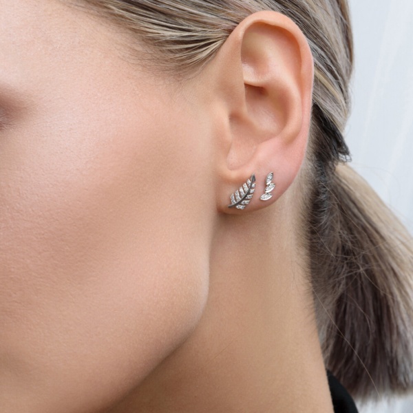 Моносерьга из белого золота с бриллиантами