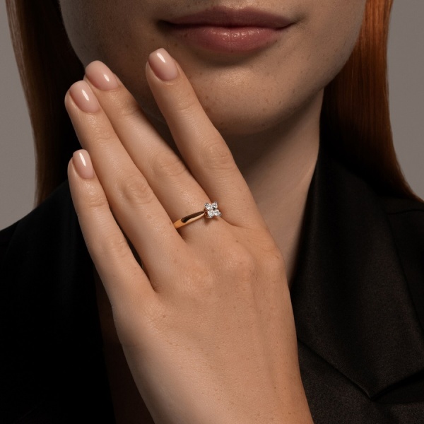 Кольцо из красного золота с фианитами