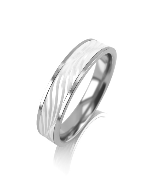 Обручальное кольцо из белого золота с керамикой