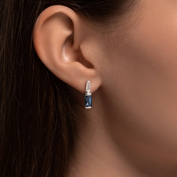 Серьги из белого золота с топазами и фианитами