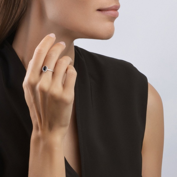 Кольцо из красного золота с топазом и фианитами