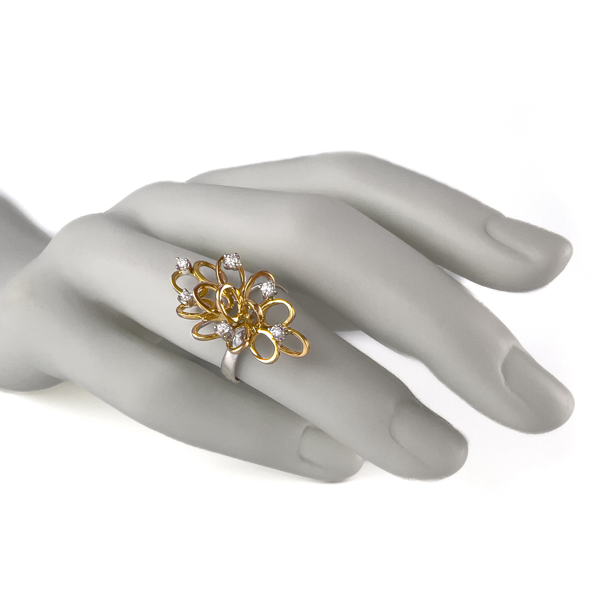 Кольцо из красного золота с бриллиантами