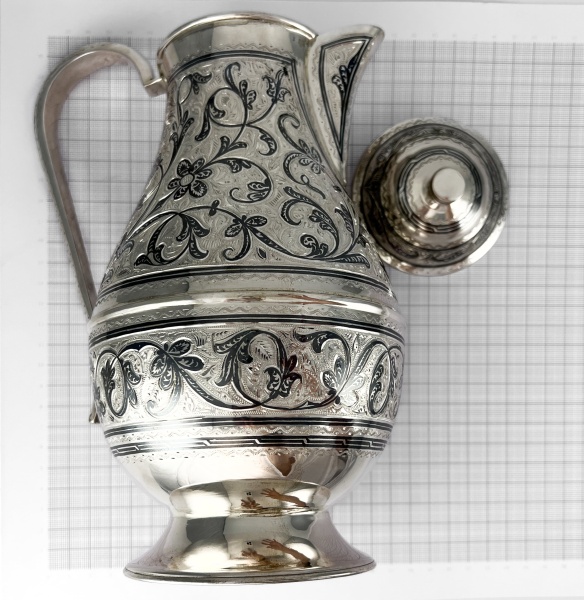 Кувшин из серебра