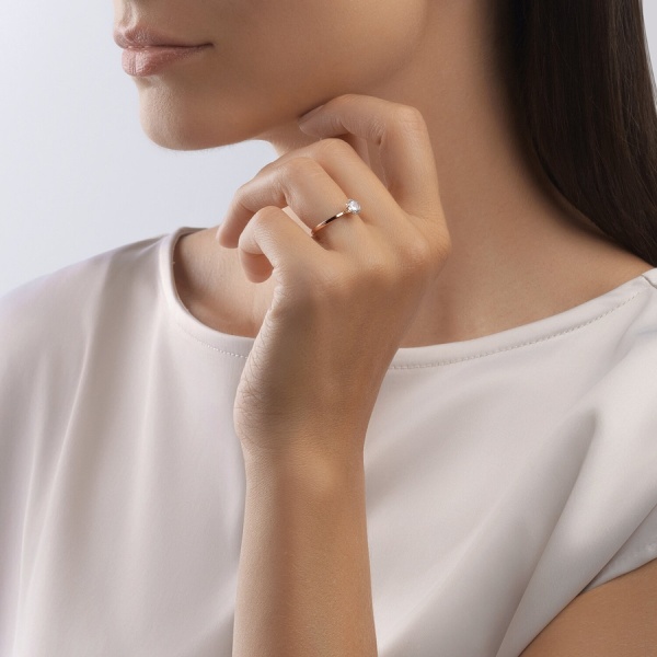 Кольцо из красного золота с фианитом