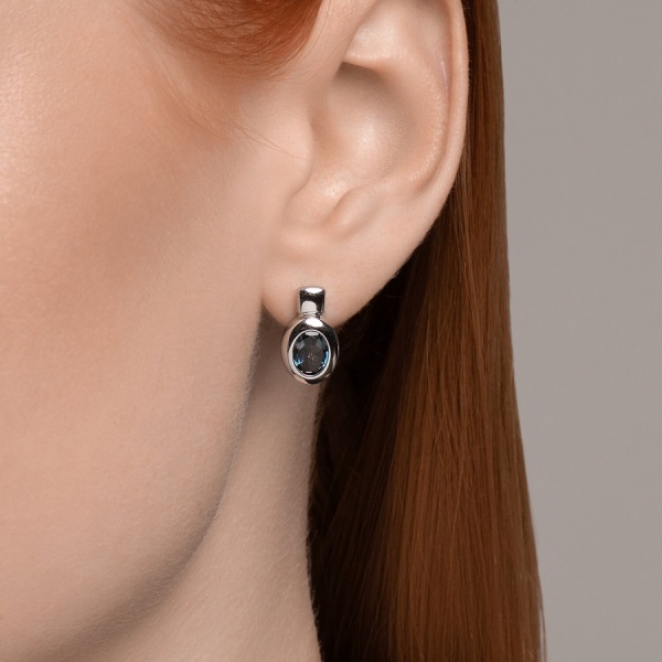 Серьги из белого золота с топазами