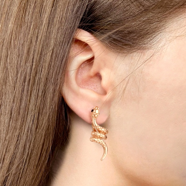 Серьги из красного золота с нанокристаллами в форме змеи