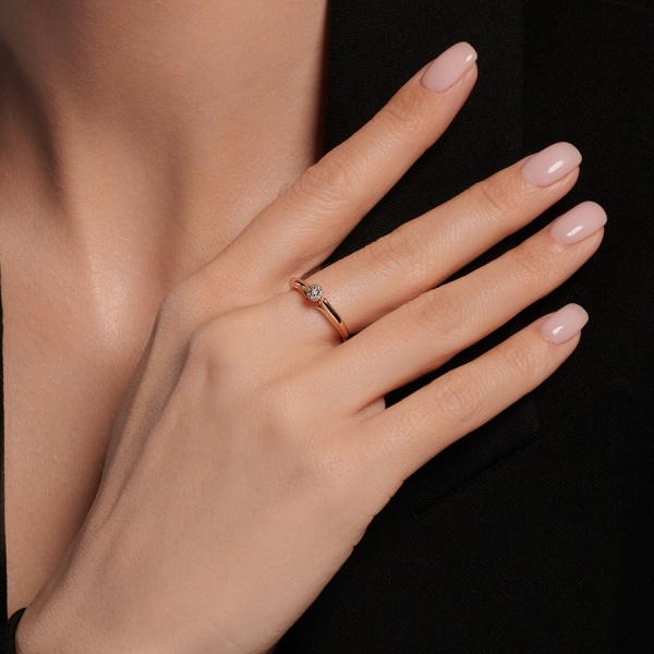 Кольцо из красного золота с бриллиантами