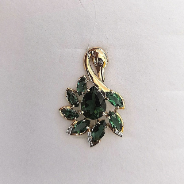 Брошь из красного золота с турмалином и фианитами