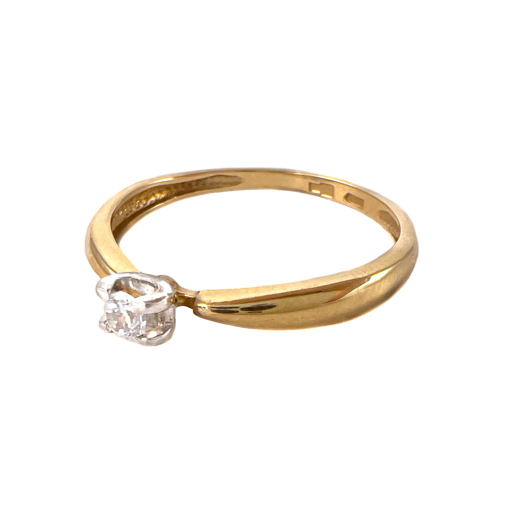 Кольцо из золота с фианитом