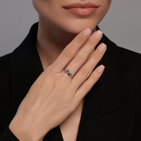 Кольцо из красного золота с топазами