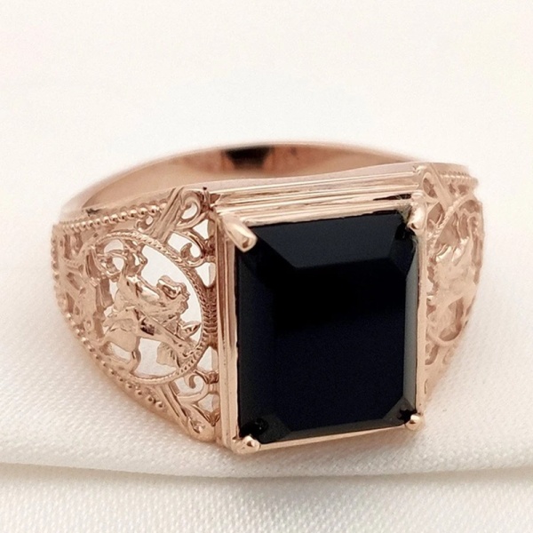 Печатка из красного золота с черным агатом