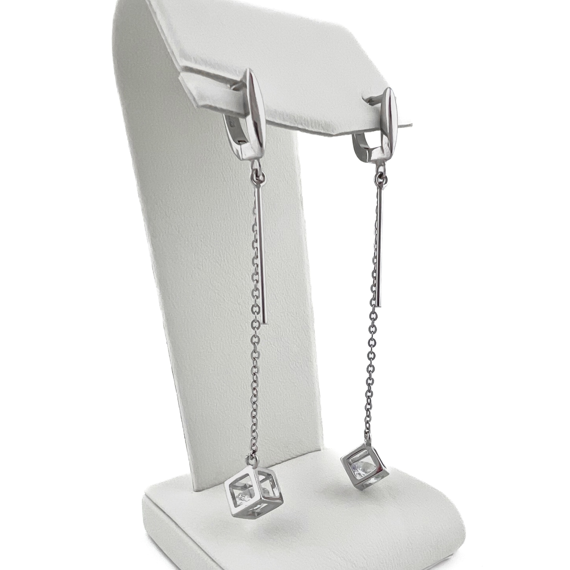 Серьги из серебра с фианитами