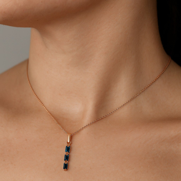 Подвеска из красного золота с топазами