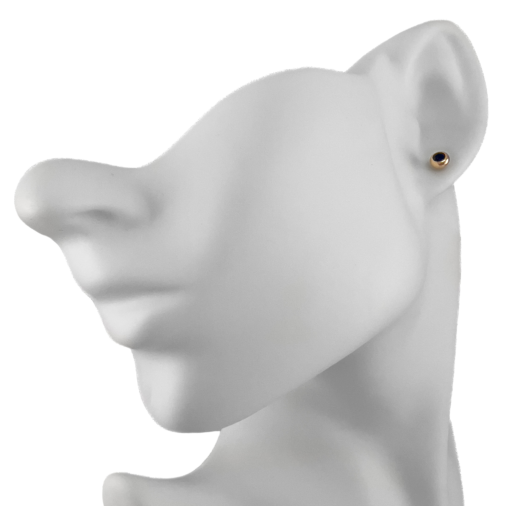 Серьги пусеты из золота с сапфиром