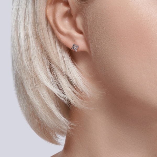 Серьги пусеты из красного золота с бриллиантами