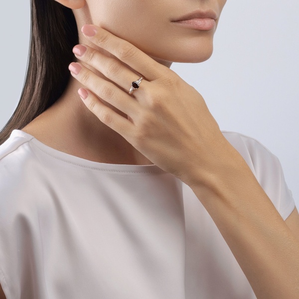 Кольцо из красного золота с гранатом и фианитами