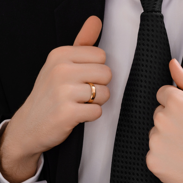 Обручальное кольцо из красного золота