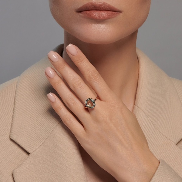 Кольцо из красного золота с аметистом