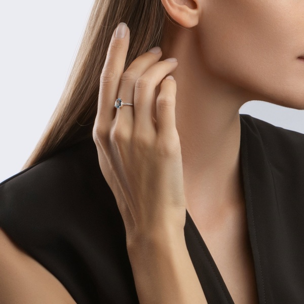 Кольцо из красного золота с топазом и фианитами