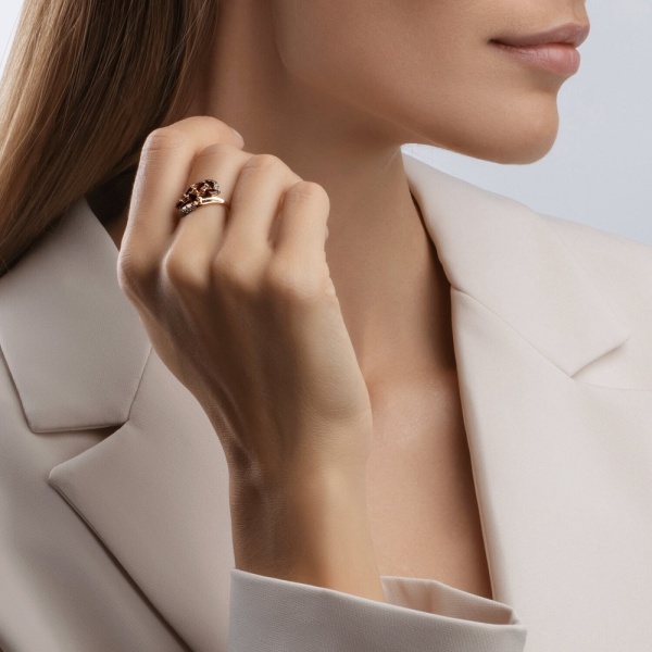 Кольцо из красного золота с гранатами и фианитами