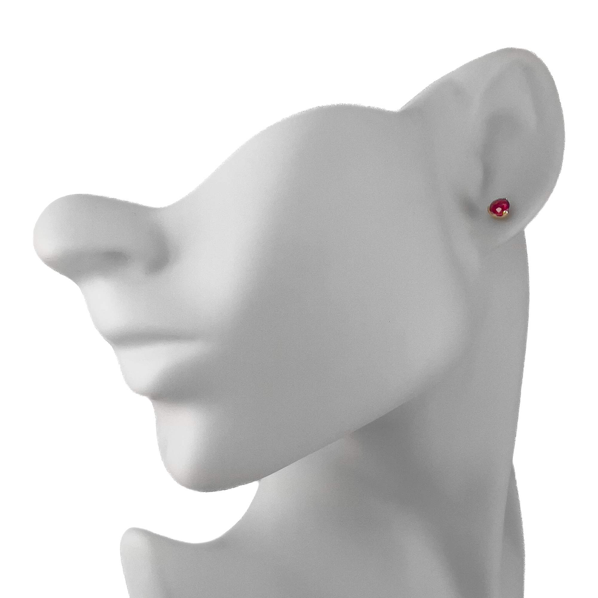 Серьги пусеты из золота с рубином