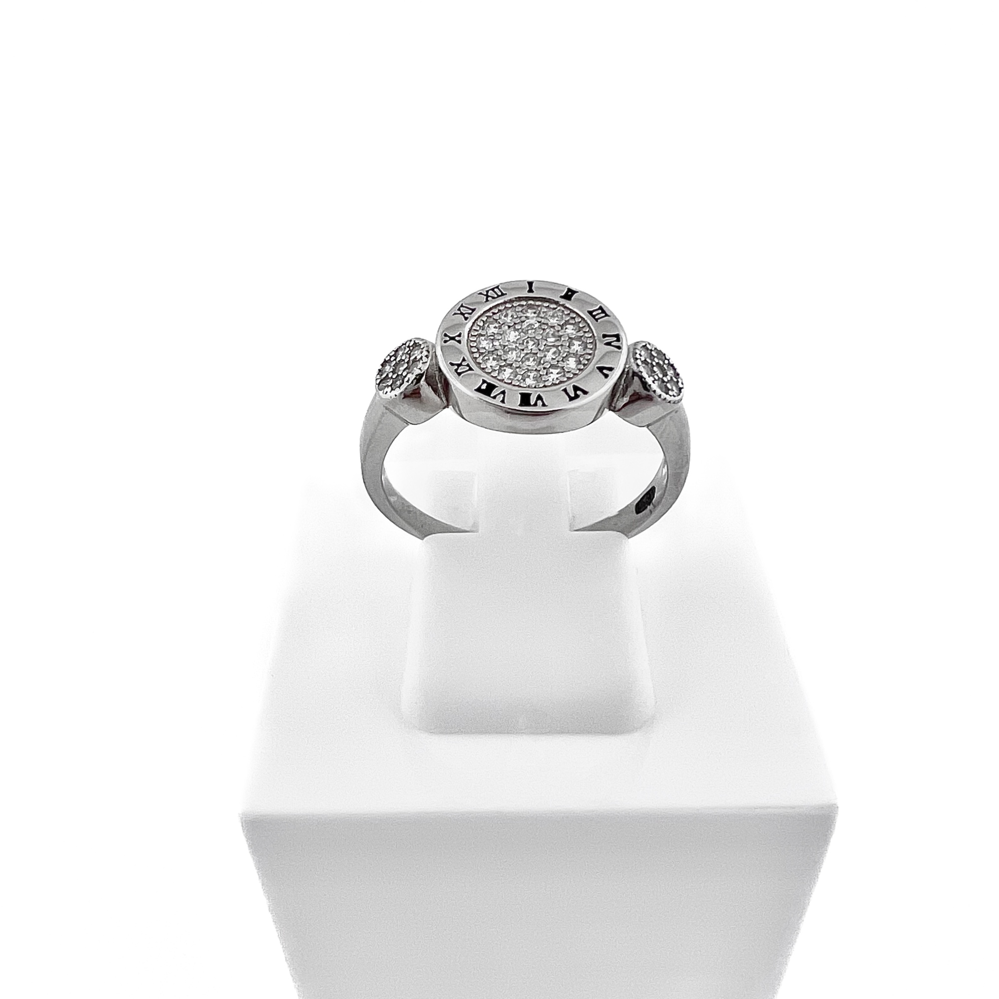 Кольцо из серебра с фианитами