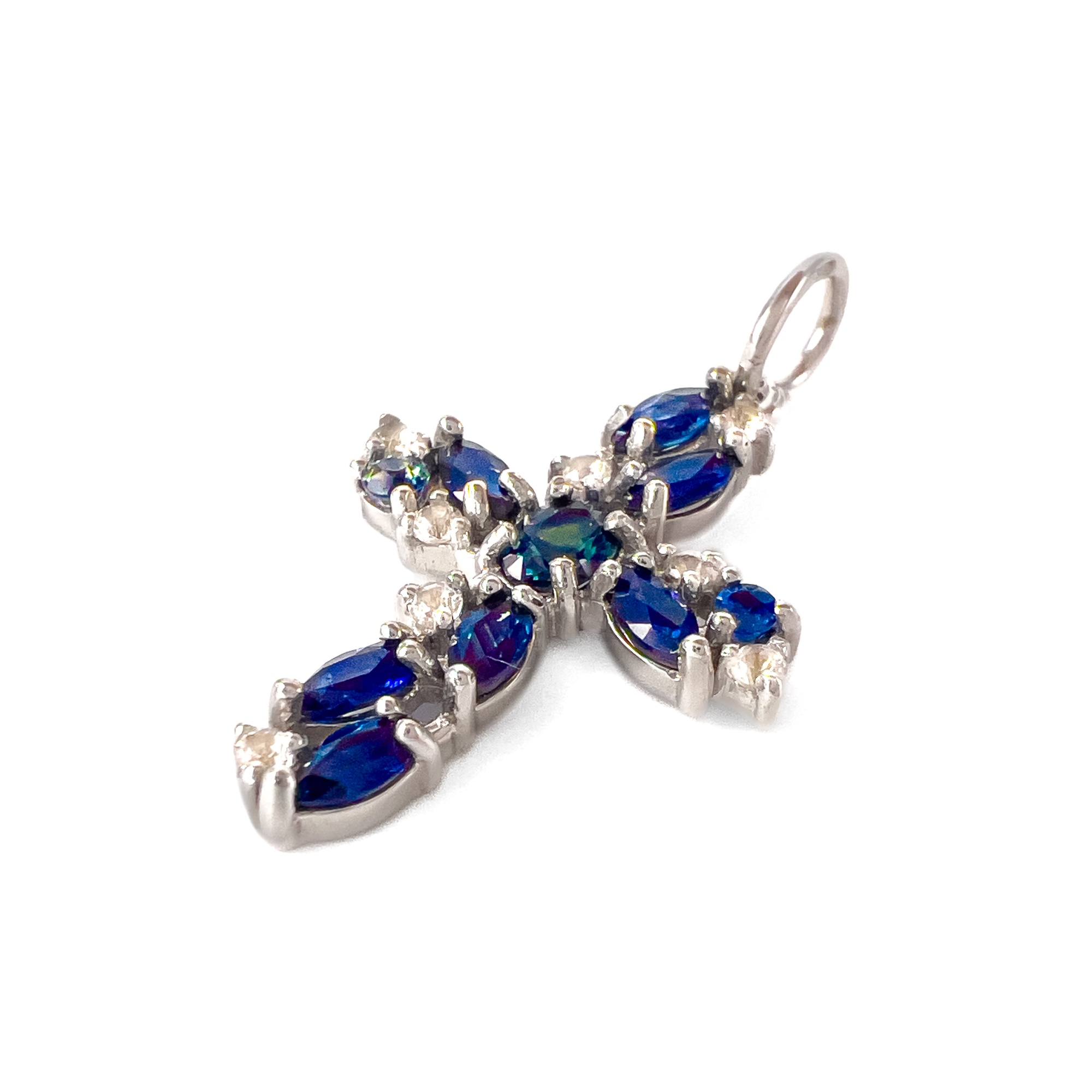 Декоративный крестик из белого золота с сапфиром и топазом