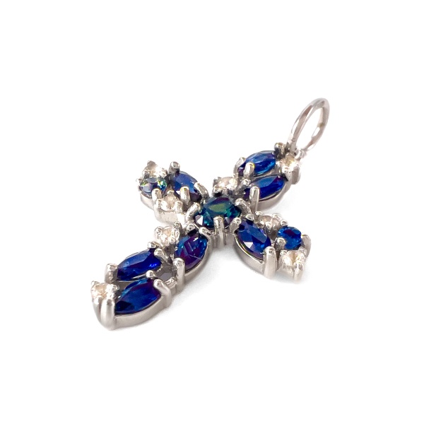 Декоративный крестик из белого золота с сапфиром и топазом