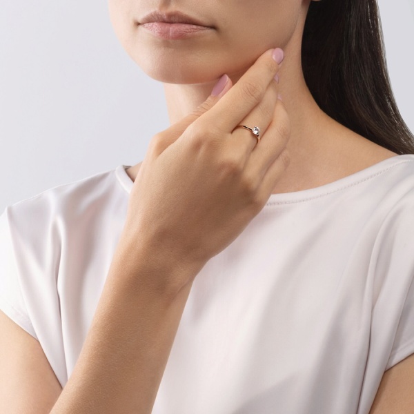 Кольцо из красного золота с фианитом