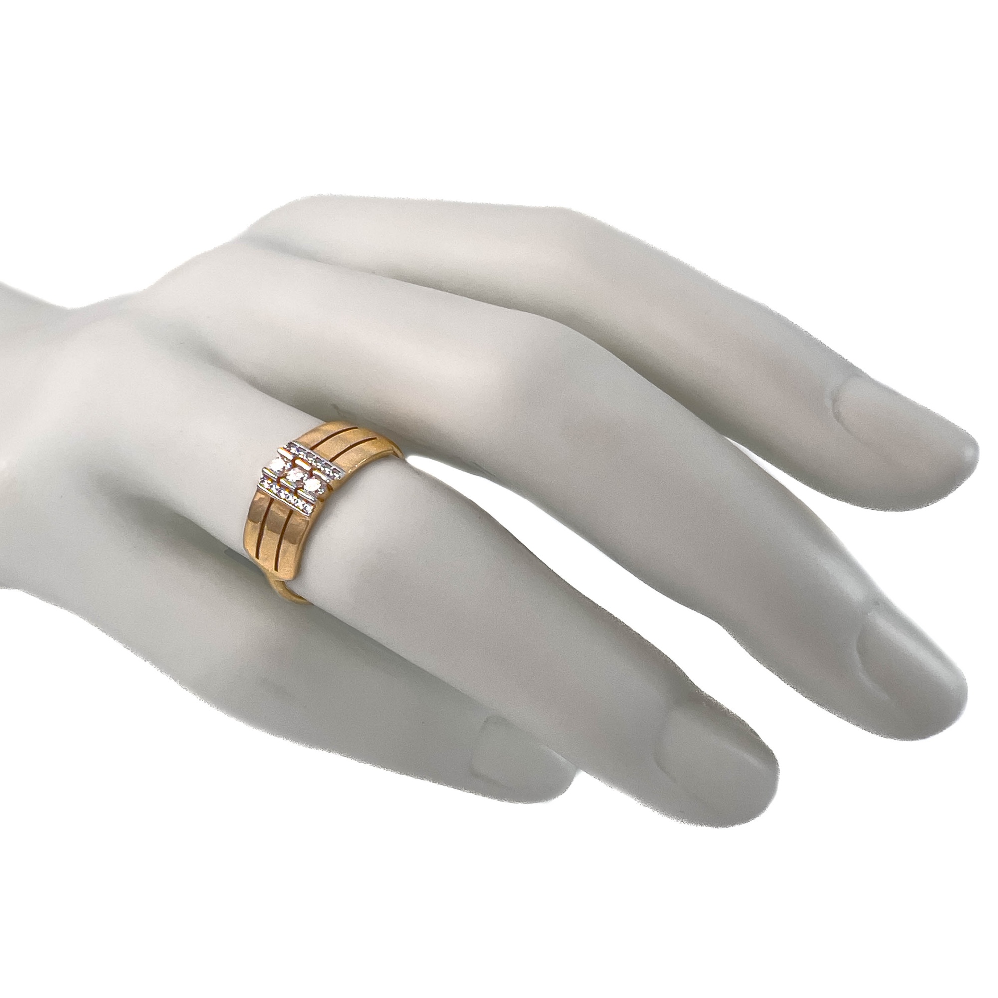 Кольцо из красного золота с фианитами