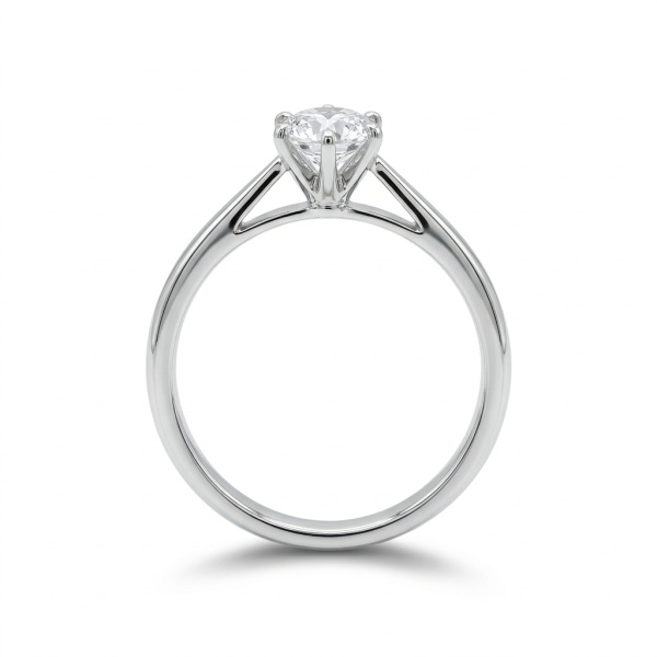 Кольцо из белого золота с бриллиантом