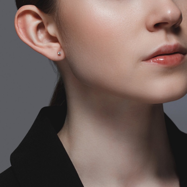 Серьги пусеты из золота с бриллиантами