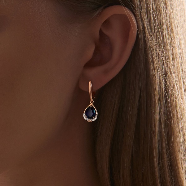 Серьги из красного золота с корундами и бриллиантами