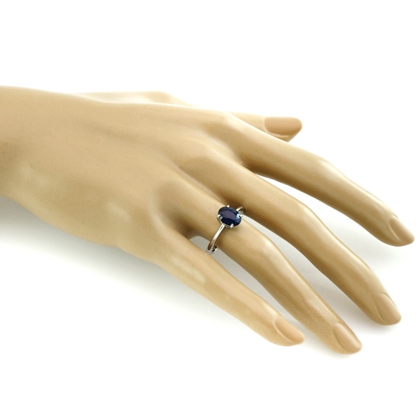 Кольцо из серебра с корундом