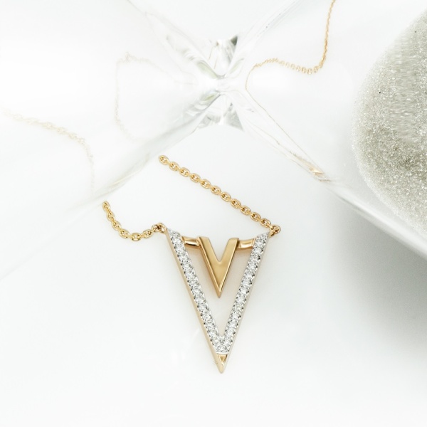 Колье из красного золота с бриллиантами