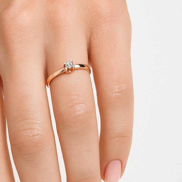 Кольцо из красного золота с бриллиантом