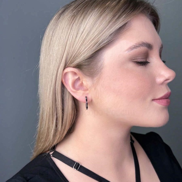 Серьги из серебра с черной шпинелью