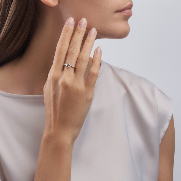 Кольцо из красного золота с фианитом