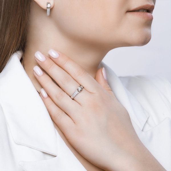 Кольцо из белого золота с бриллиантами