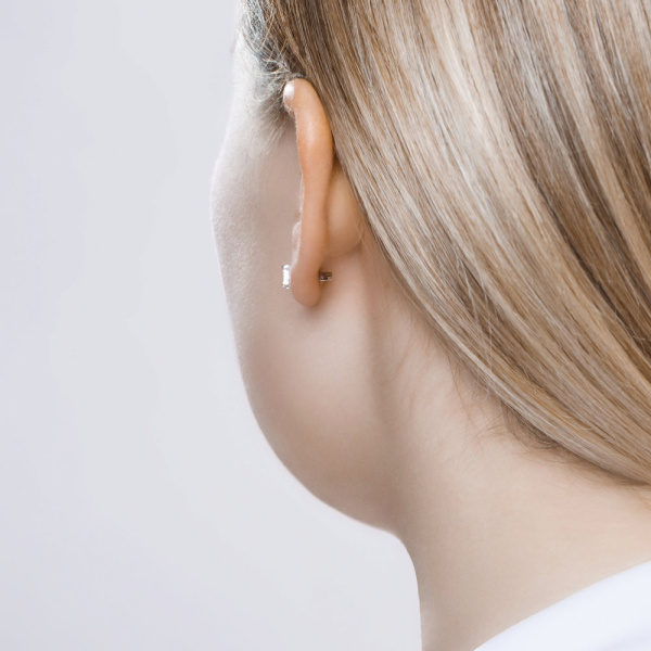 Серьги пусеты из золота с бриллиантами