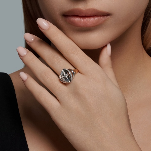 Кольцо из красного золота с бриллиантами