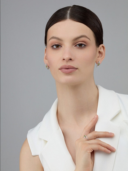 Кольцо из сереба с хризолитом и фианитами