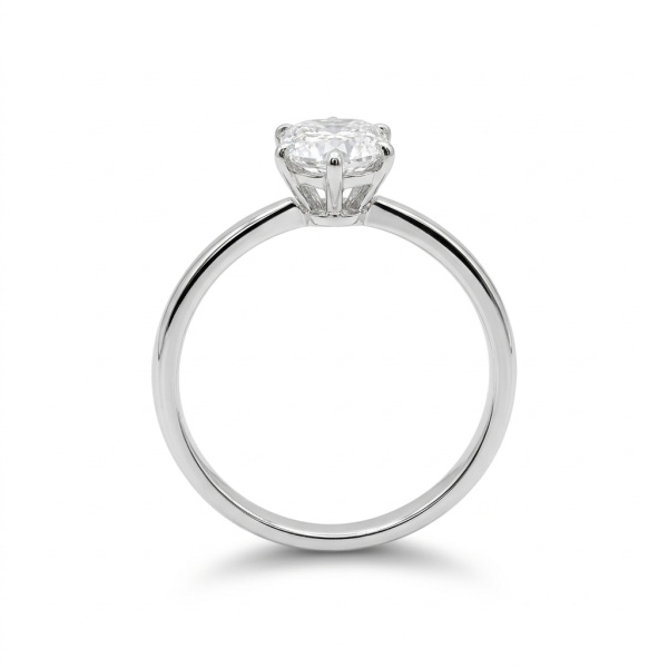 Кольцо из белого золота с бриллиантом