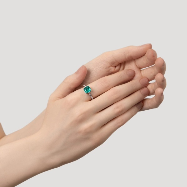 Кольцо из серебра с кубическим цирконием