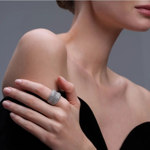 Кольцо из серебра с фианитами