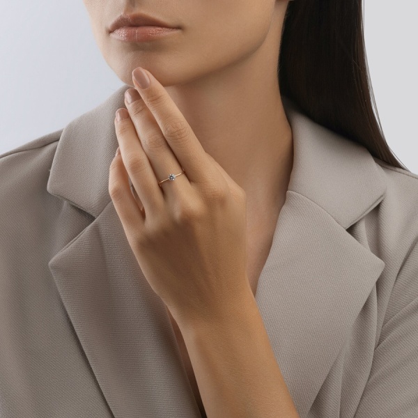 Кольцо из красного золота с фианитом