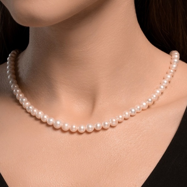 Колье из красного золота с жемчугом