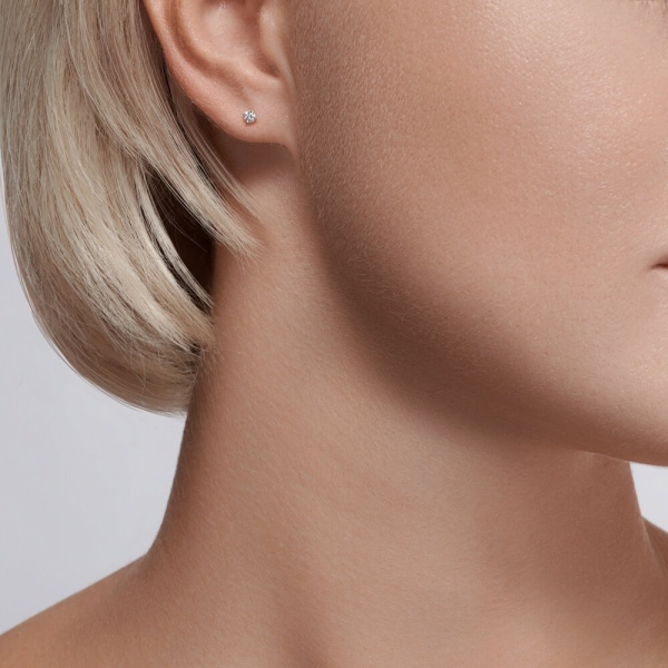 Серьги пусеты из золота с бриллиантами