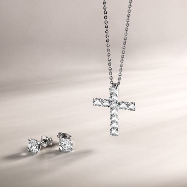 Декоративный крестик из серебра с фианитами